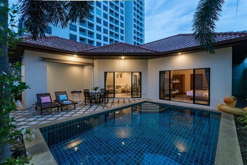 Гостиница AnB poolvilla 2br with private beach in pratamnak в Паттайе