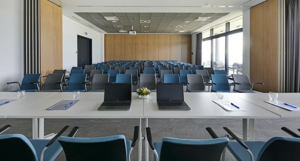 Фото Hotel OTP Balatonszemes