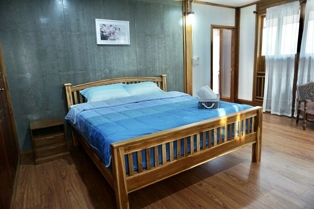 Фото Tha Ma-O Bouteak Homestay