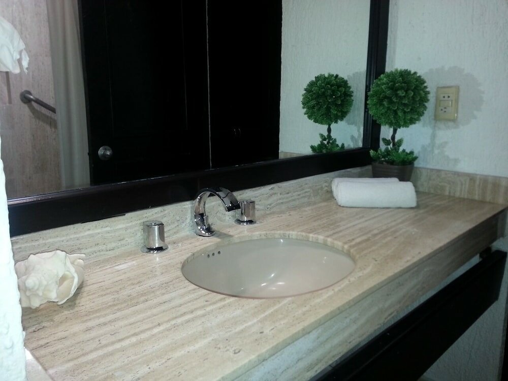 Фото Solymar Cancun Condos