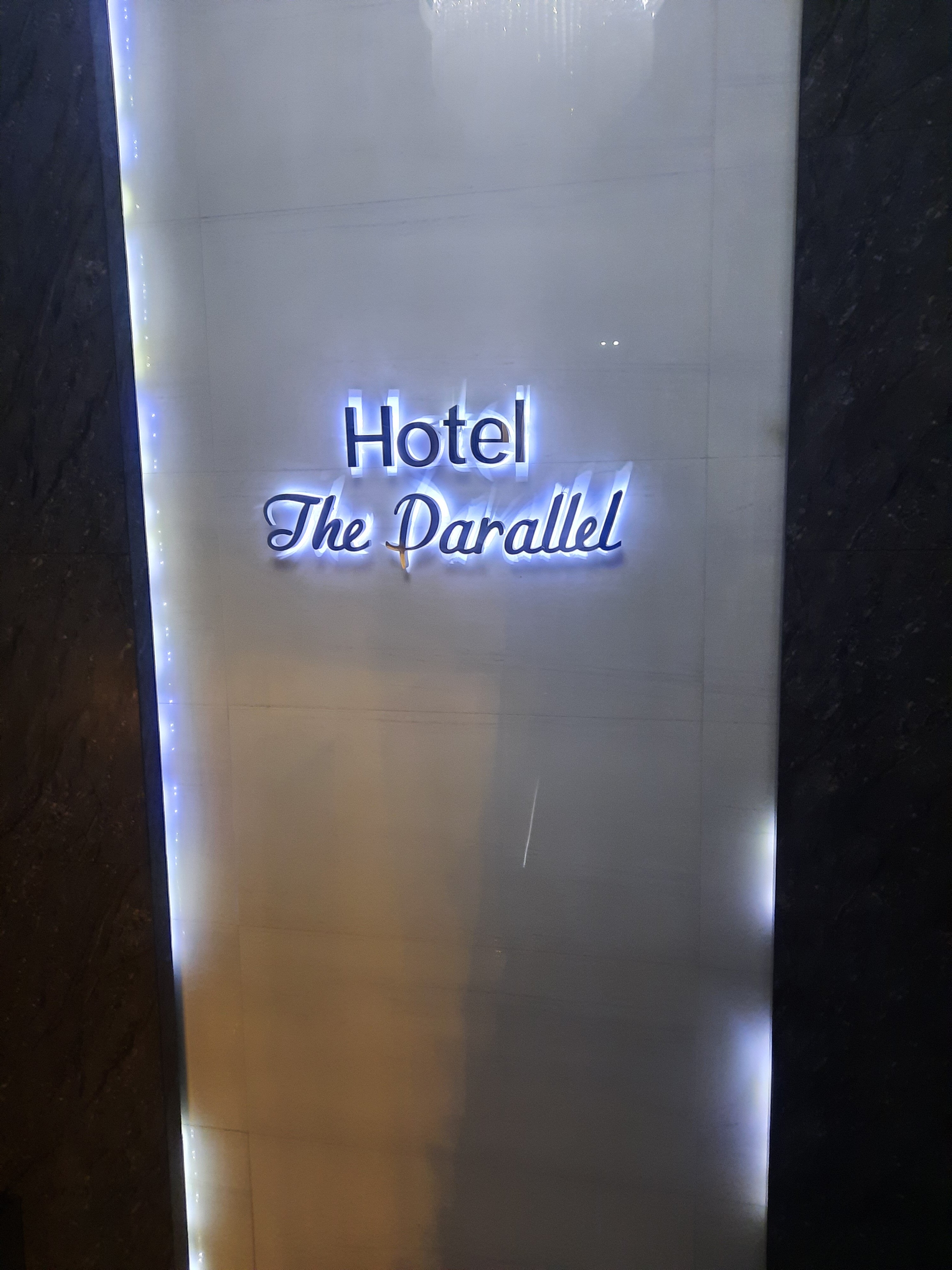 Фото  Parallel Hotel