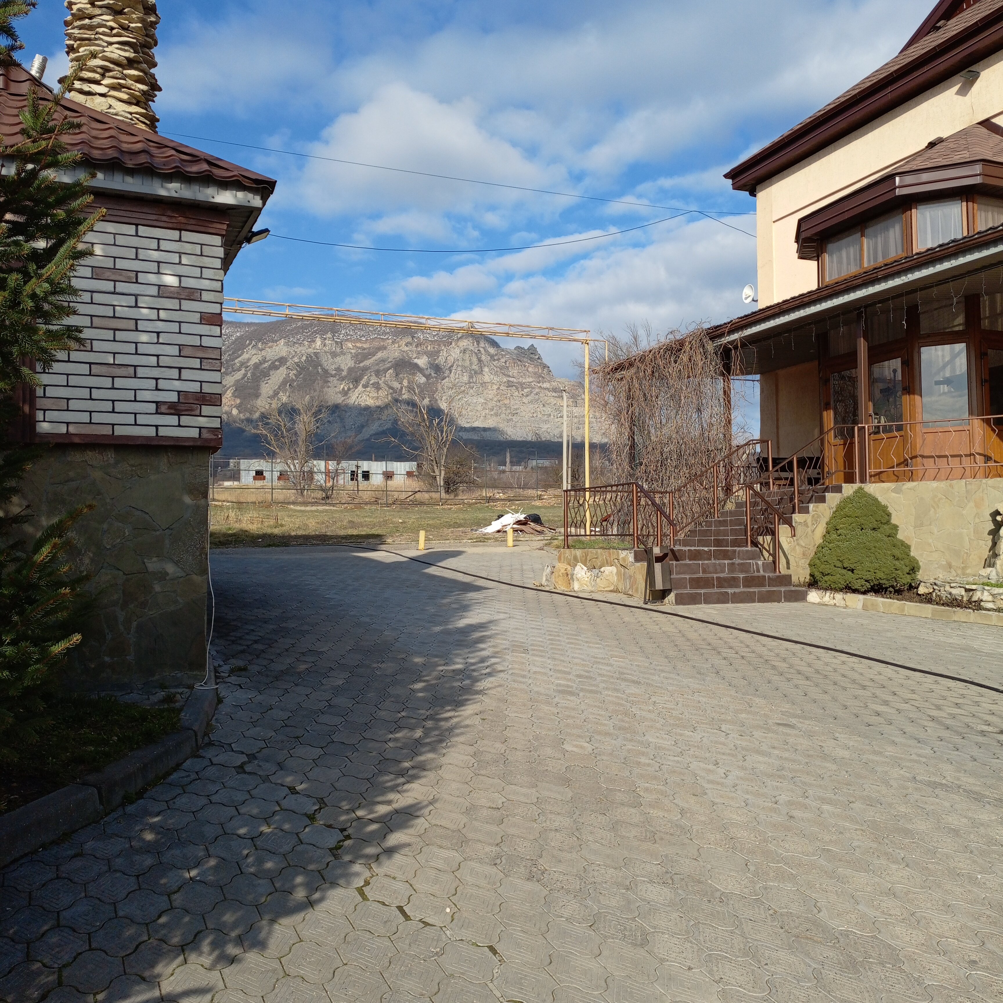 Фото Монест