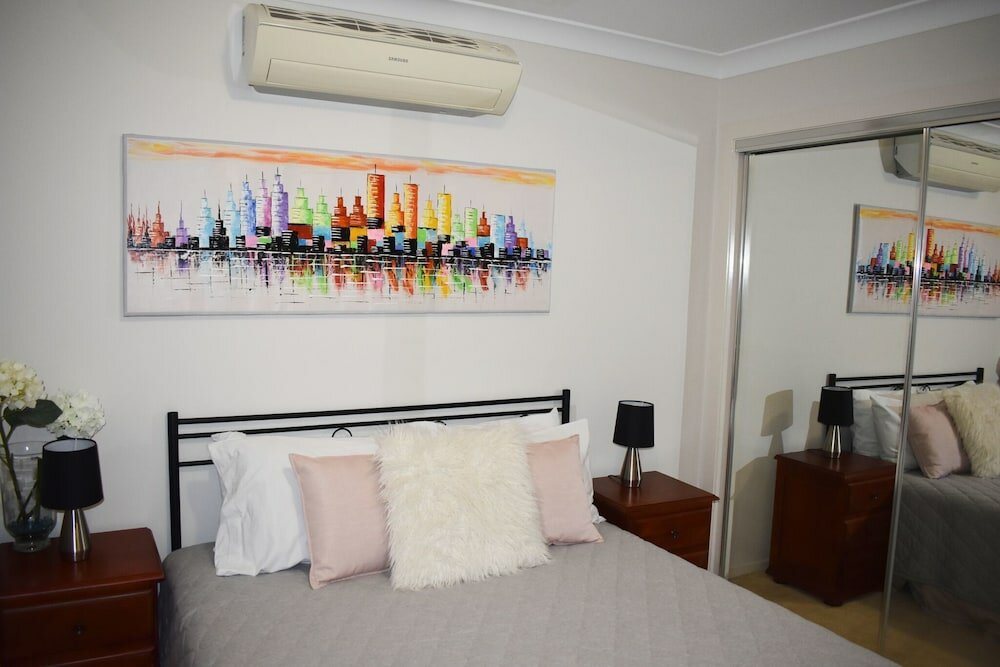 Фото Large House with Pool