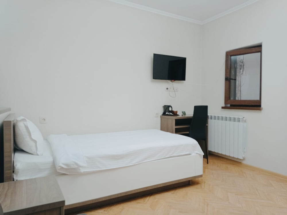 Фото Hotel Four Brothers