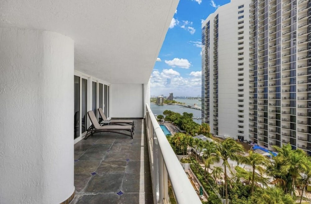 Фото Bayfront Gem With Balcony and Pool