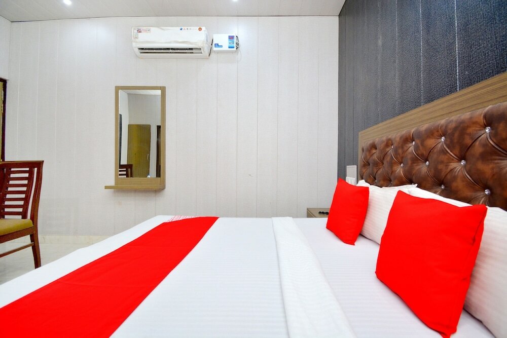 Фото Oyo 39867 Hotel Arora Inn