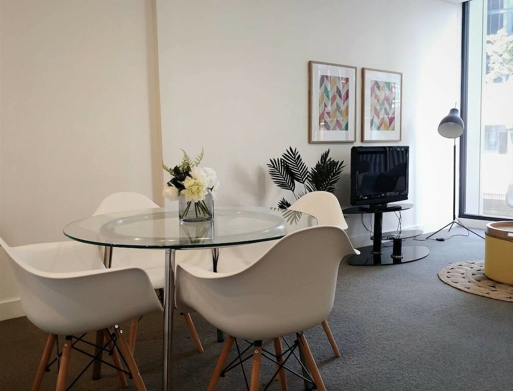 Фото Luxury 1 Bedroom 1 Study With 1 Parking