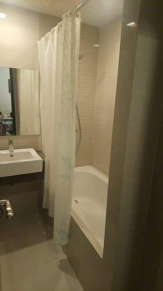 Фото Mactan Newtown Condotel for Rent