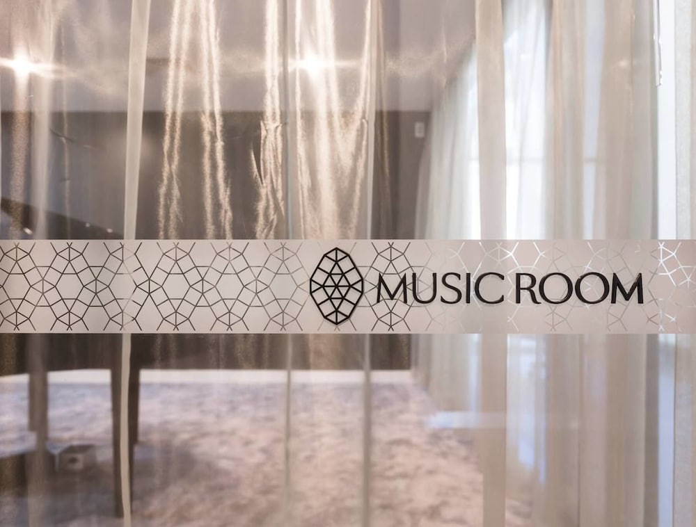 Фото Luxury 1 Bedroom 1 Study With 1 Parking