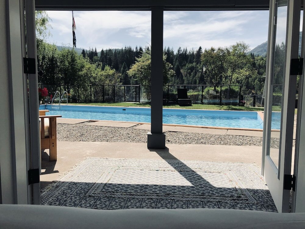 Фото Wolf's Den On The River