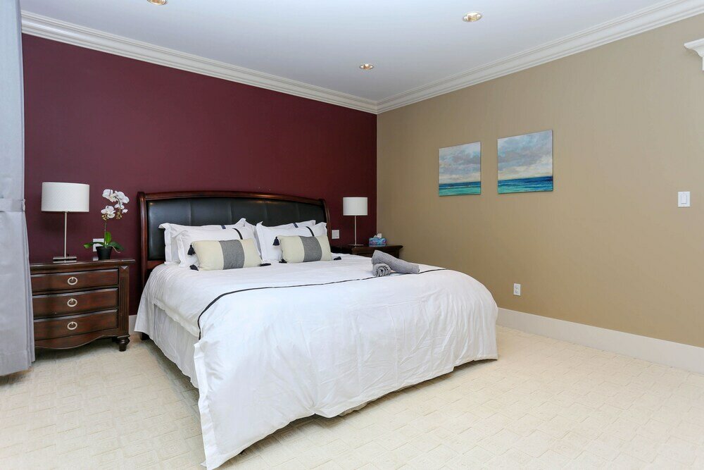 Фото Grand 4 Bedroom Vacation House near Vancouver Downtown