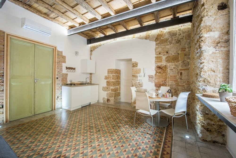 Фото Stylish house in front of Casa Professa