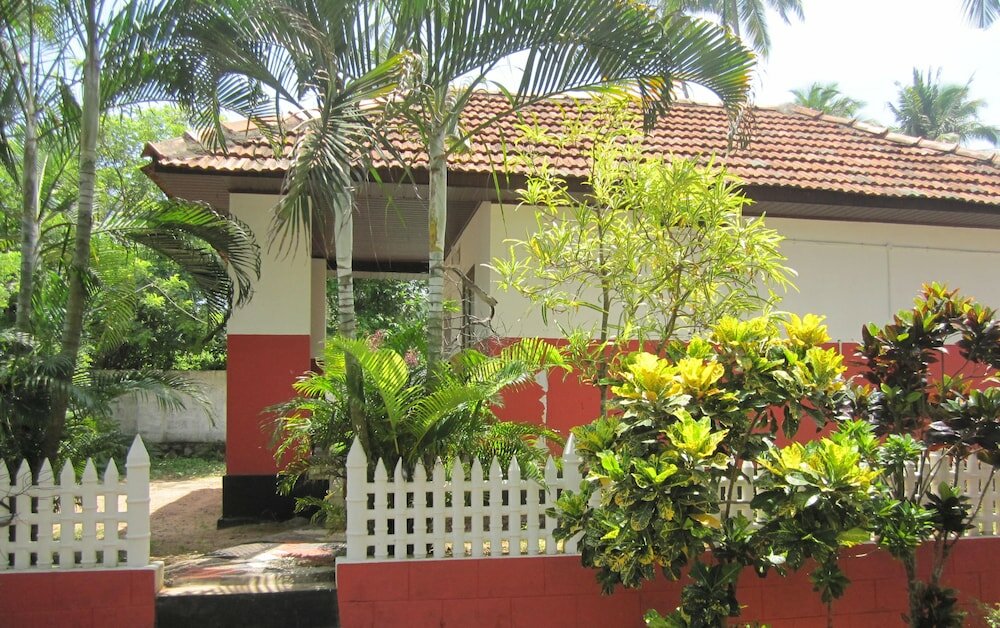 Фото M R Beach & Cottages