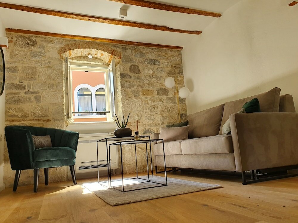 Фото The Suites at Central Split