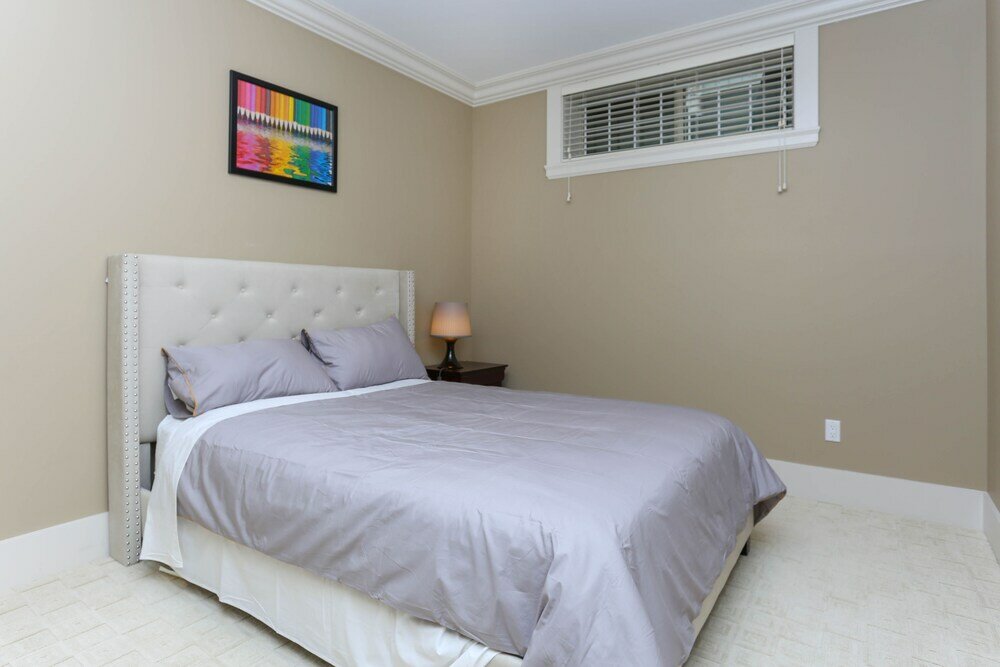 Фото Grand 4 Bedroom Vacation House near Vancouver Downtown