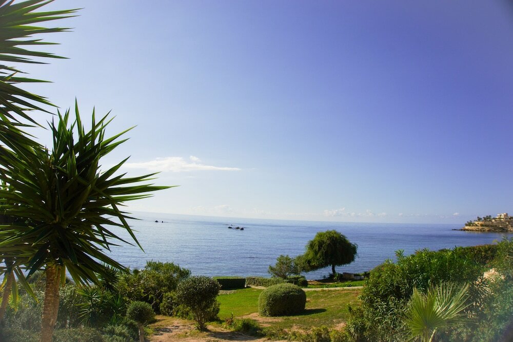 Фото Beachfront Azura Sunrise