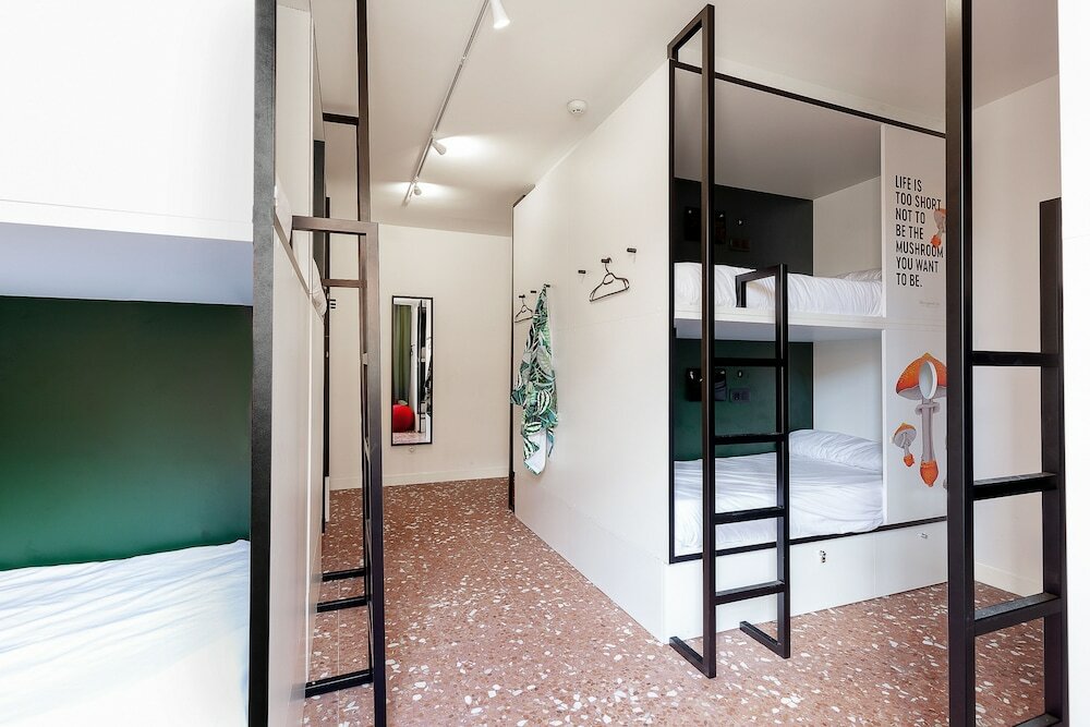 Фото 2060 The Newton Hostel & Market