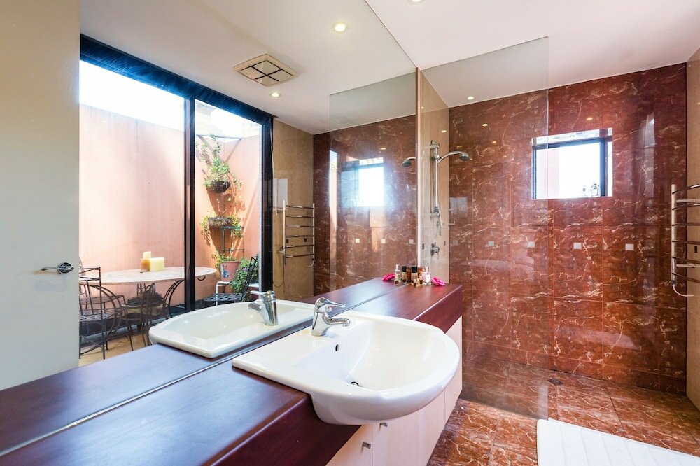 Фото Belle, 2bdr Melbourne Apartment