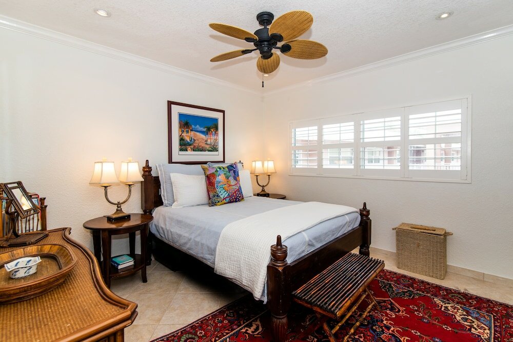 Фото The Colonial Club, Oceanfront Condos