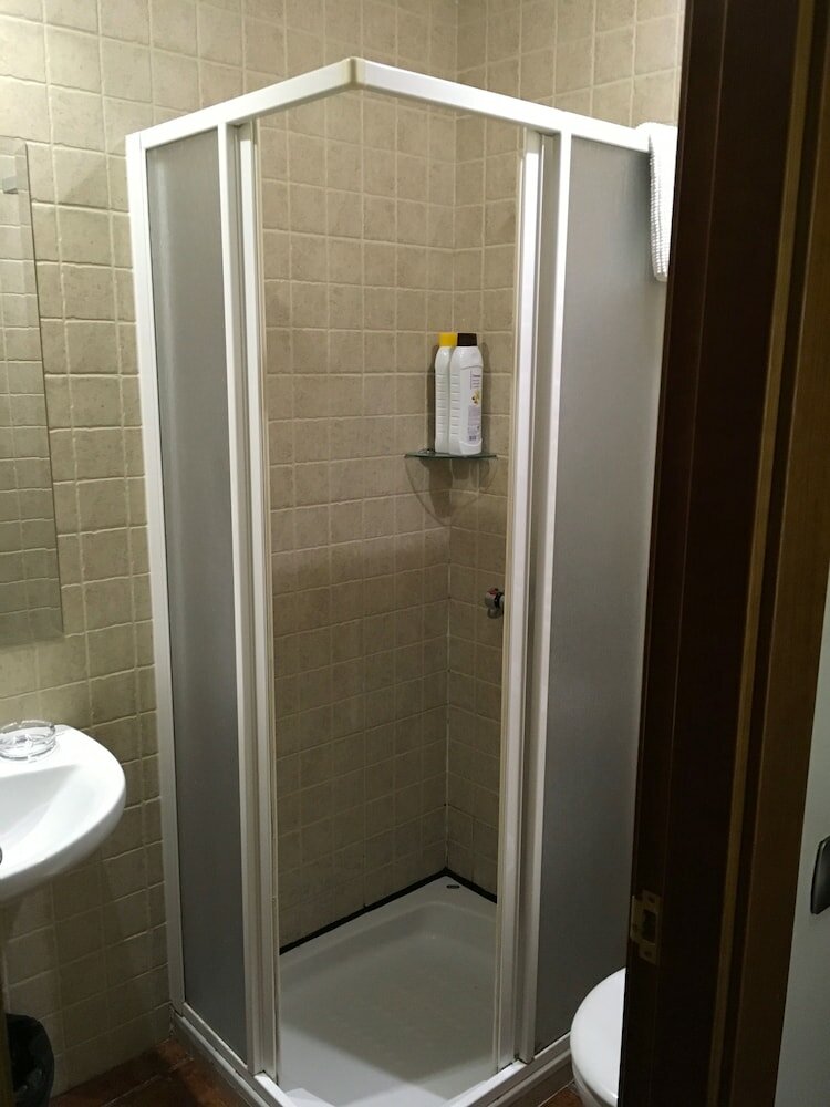 Фото Pensión La Bilbaina - Albergue Logroño