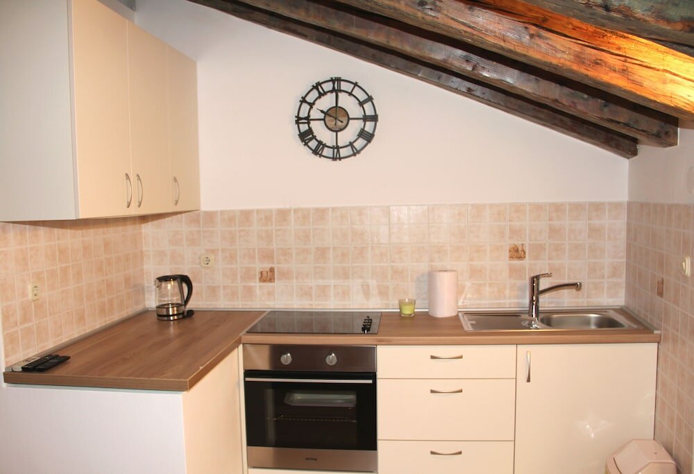 Фото Old Theatre Rooms and Apartments