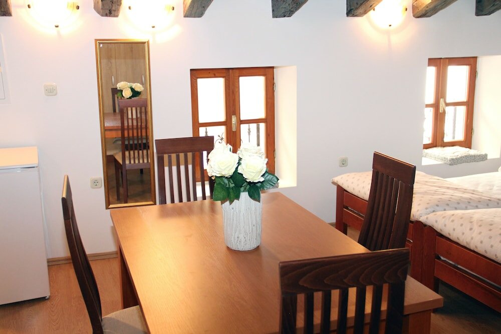 Фото Old Theatre Rooms and Apartments