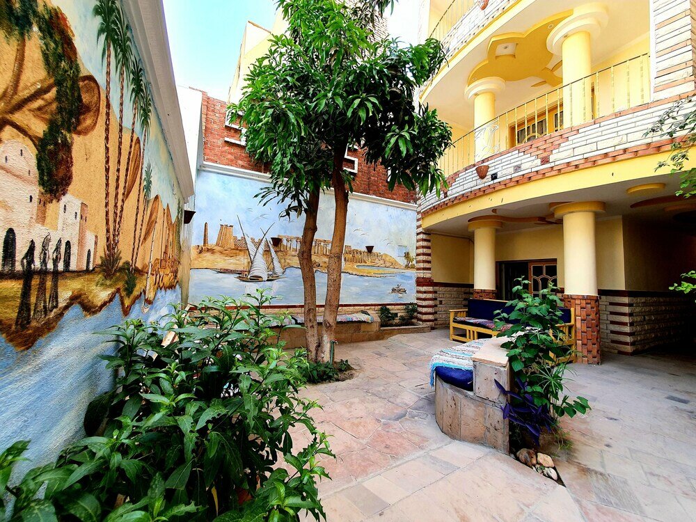 Фото Spring Hotel Luxor