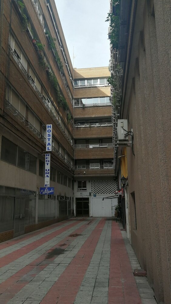 Фото Hostal La Embajada