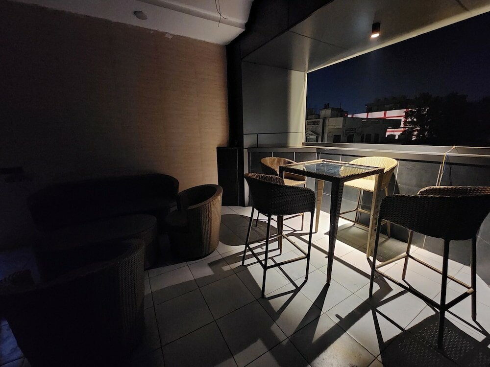 Фото Hotel Square 9 Inn