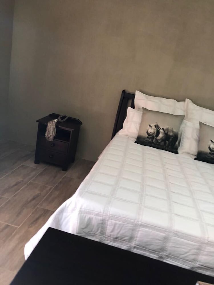 Фото Khuvena Guest House