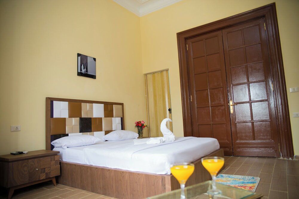 Фото New Grand Royal Hotel