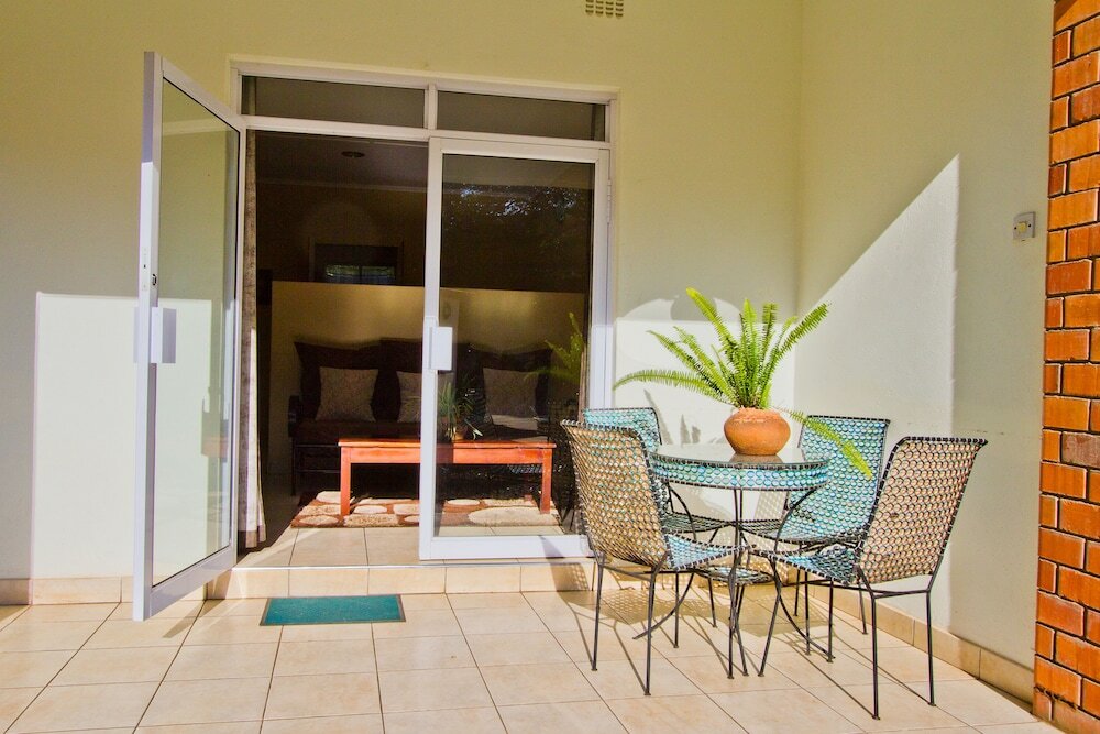 Фото Mose Street Apartments