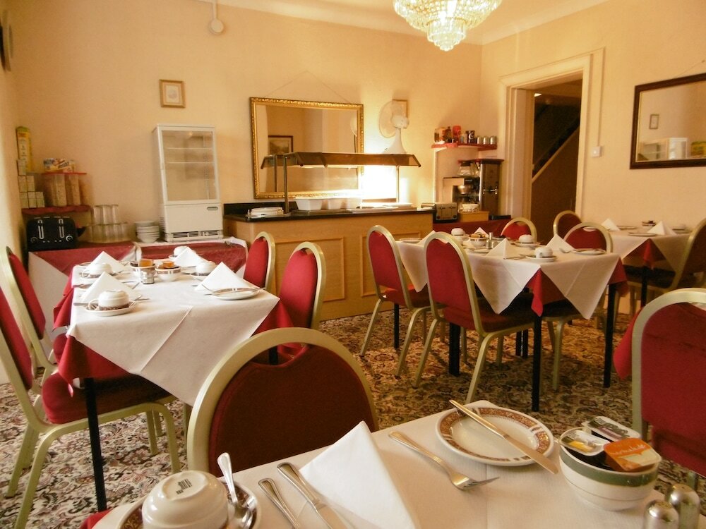 Фото The Ellesmere Hotel