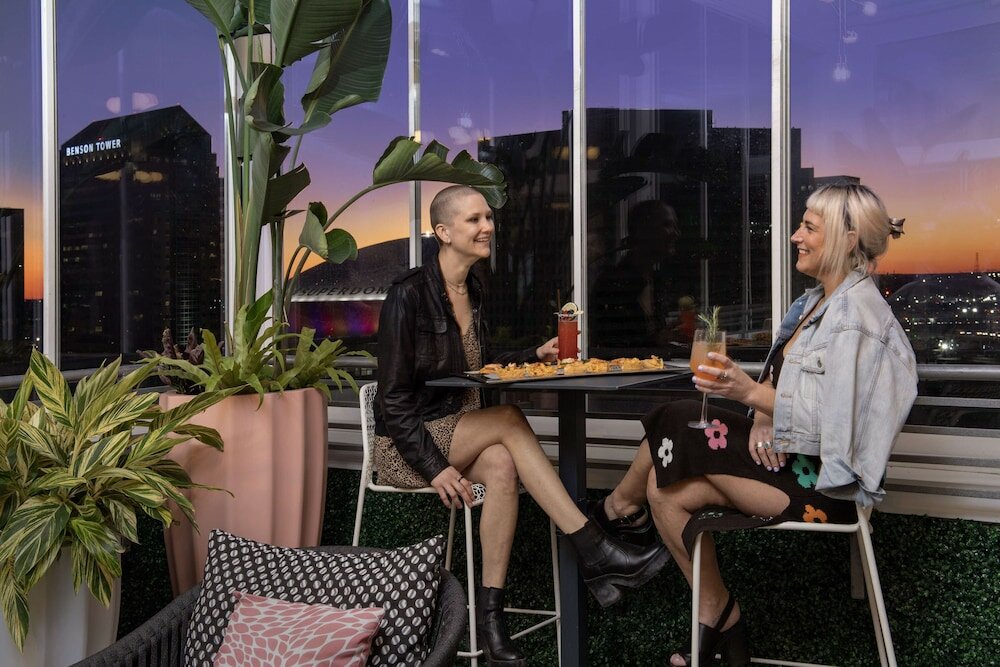 Фото The Troubadour Hotel New Orleans, Tapestry Collection by Hilton