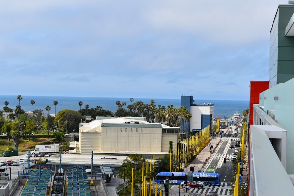 Фото Hampton Inn & Suites Santa Monica