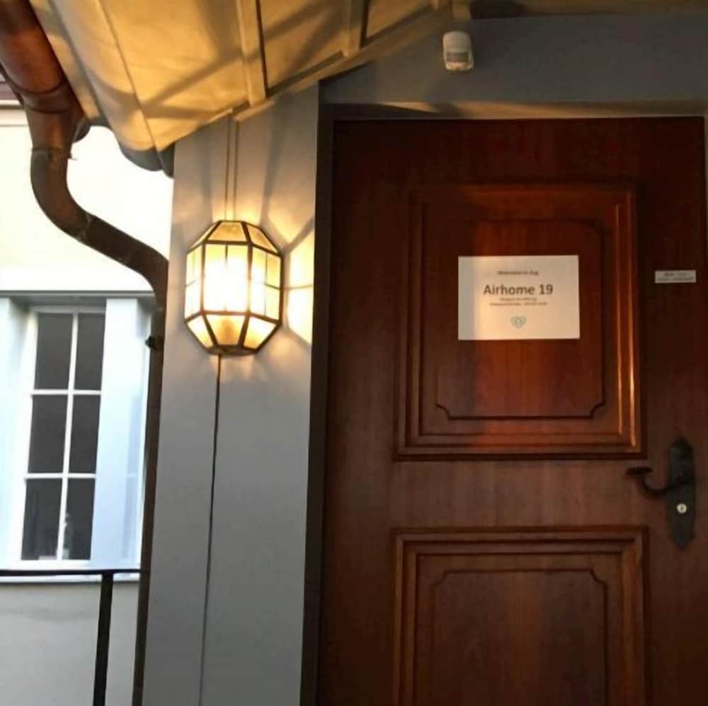 Фото Stylish Apartment in the Heart of Zug by Airhome