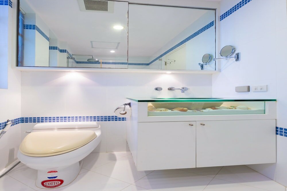 Фото Baan LonSai Beachfront Condominium