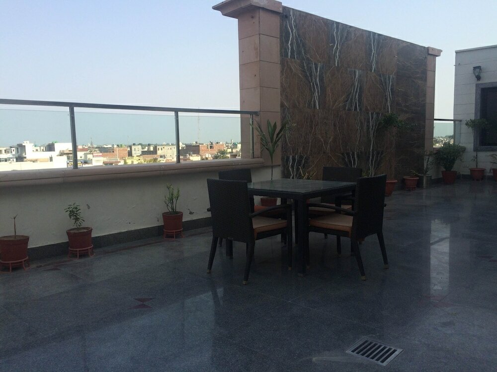 Фото Leela Grande Hotel