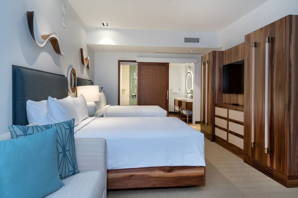 Фото Hyatt Centric Waikiki Beach