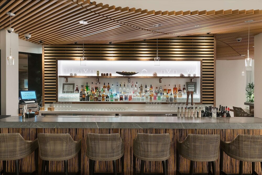 Фото Hyatt Centric Waikiki Beach