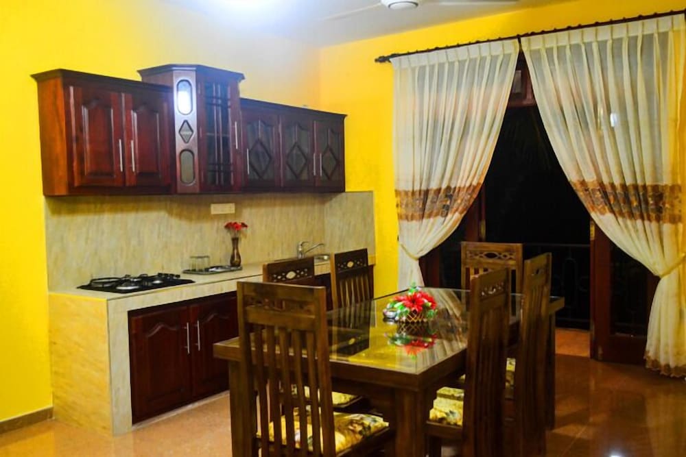 Фото Cinnamon Lake Inn