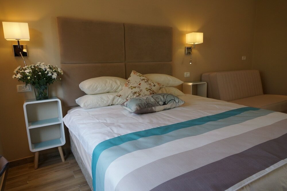 Фото Erettz Zeelim