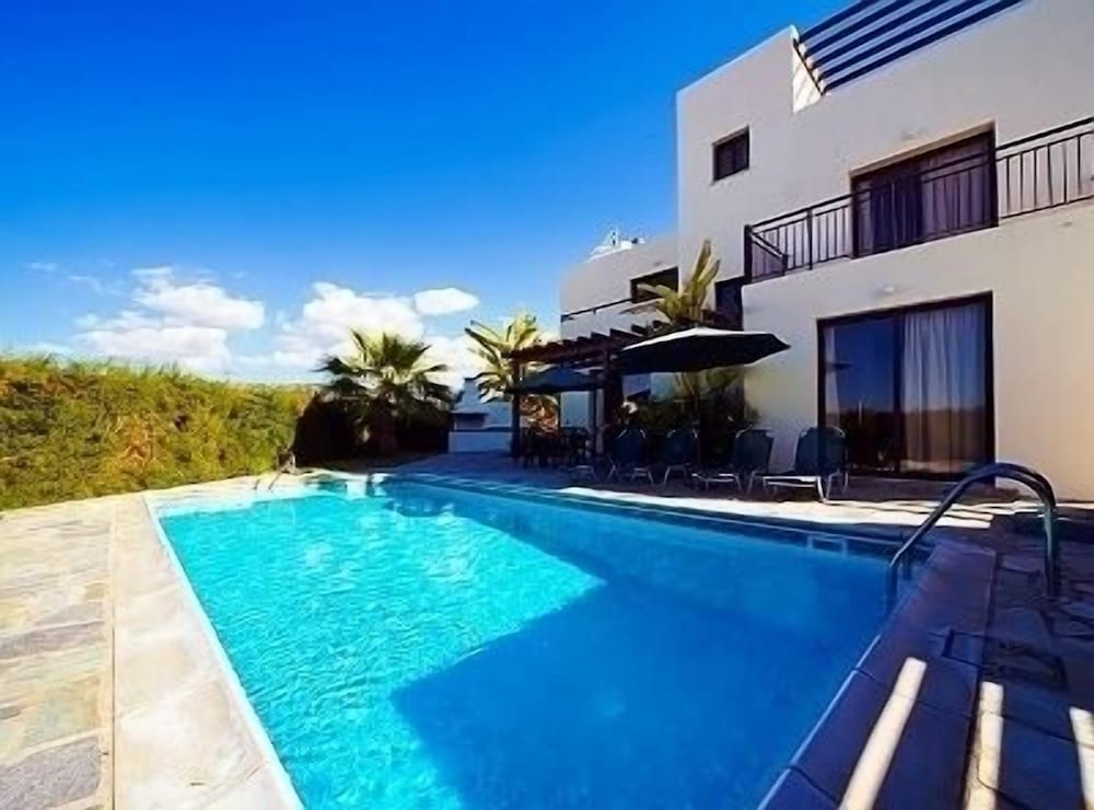 Фото Aura Holiday Villas