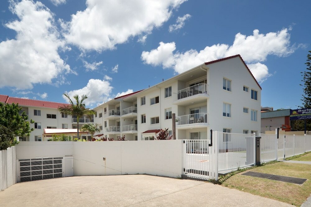 Фото Burleigh Point Holiday Apartments