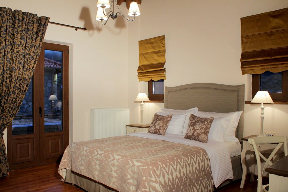 Фото Nefeles Mainalon Luxury Residences & Lounge