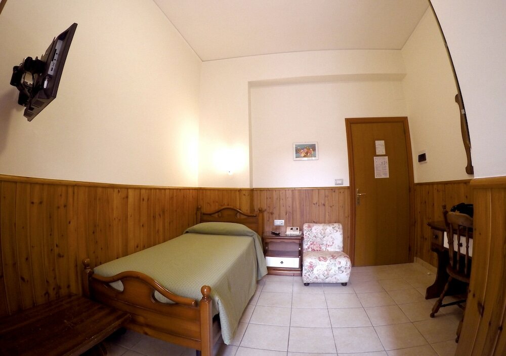 Фото Tourist Hotel