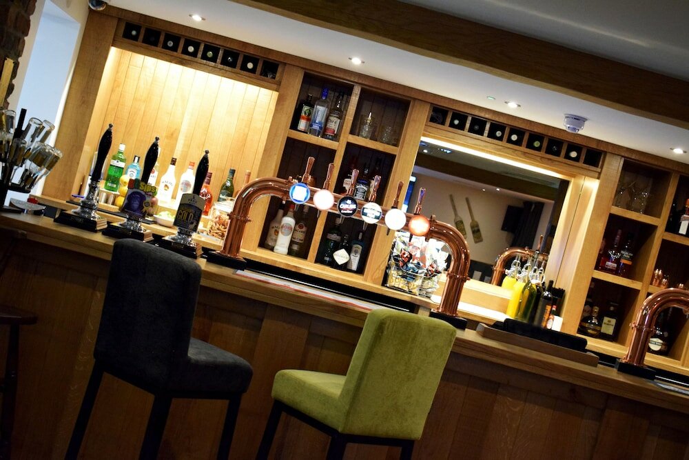 Фото The Horse & Jockey Wessington