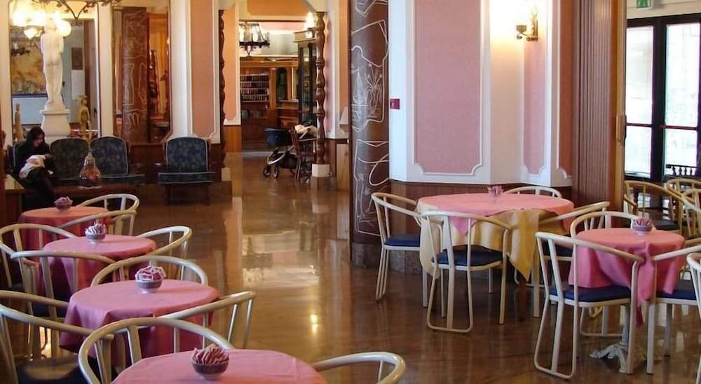 Фото Tourist Hotel