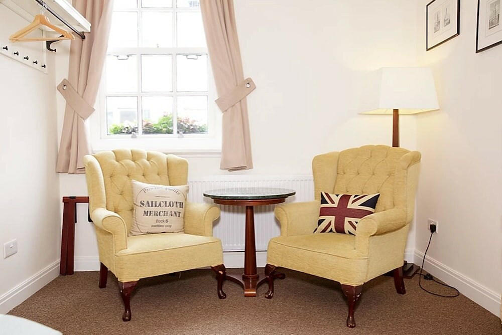 Фото The Captain Cook Hotel