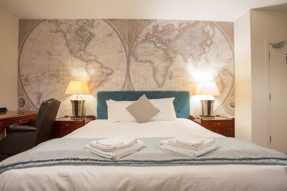 Фото The Captain Cook Hotel